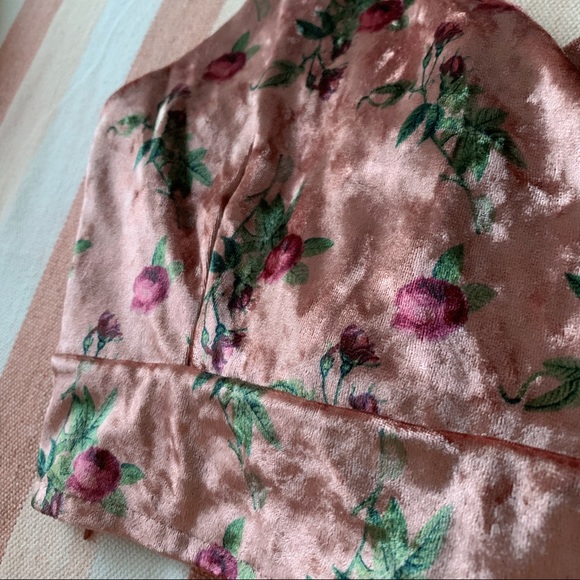 Retro Rose Coloured Floral Velvet Crop Tank - Picture 3 of 6